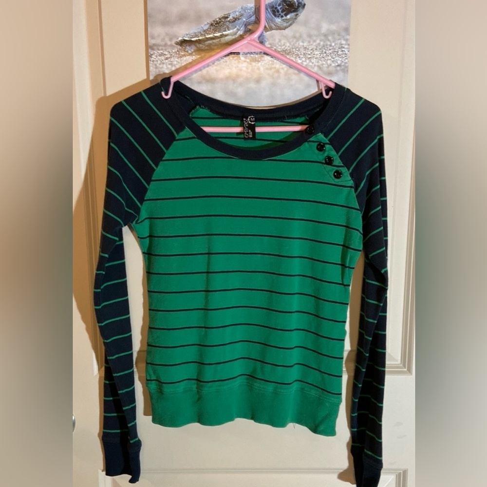 EMPYRE Women Sz-M Long Sleeve Teeshirt-Super Cute Striped Top, Great 4 Layering